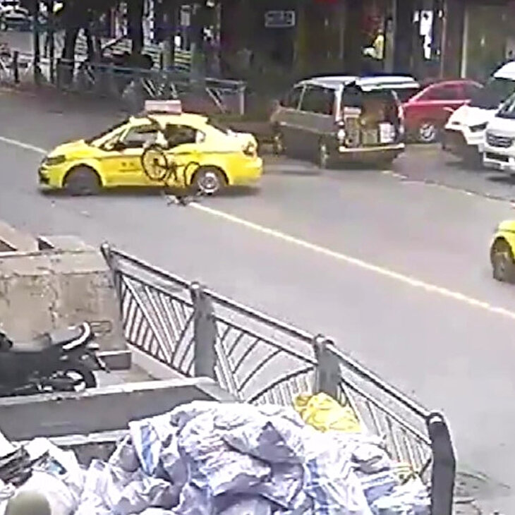 Kural tanımaz taksi şoförü bisiklet sürücüsüne felaketi yaşattı