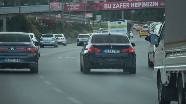 Makas atarak ilerleyen trafik magandası kamerada