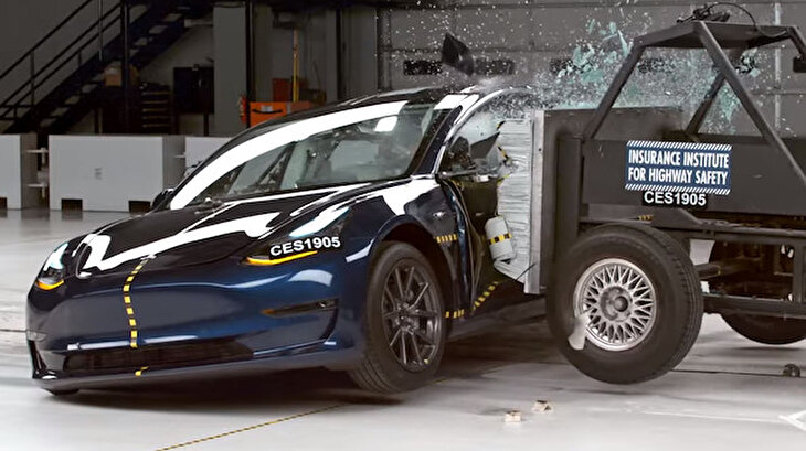 2019 Tesla 'Model 3' çarpışma testinden başarıyla çıktı