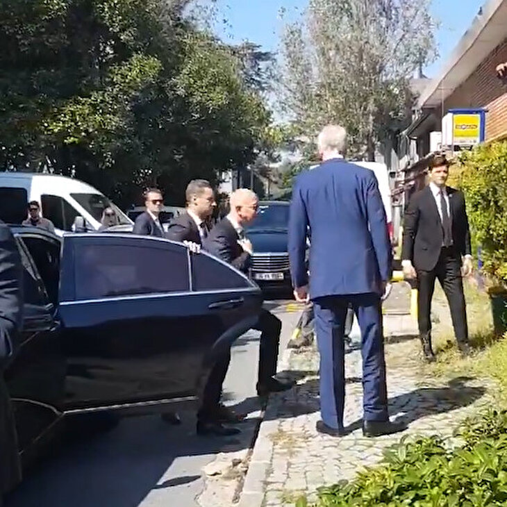 Amazon’un CEO’su Bezos, Kaşıkçı’yı anma töreni için İstanbul’a geldi