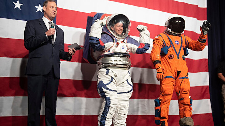 NASA yeni uzay kıyafetlerini tanıttı