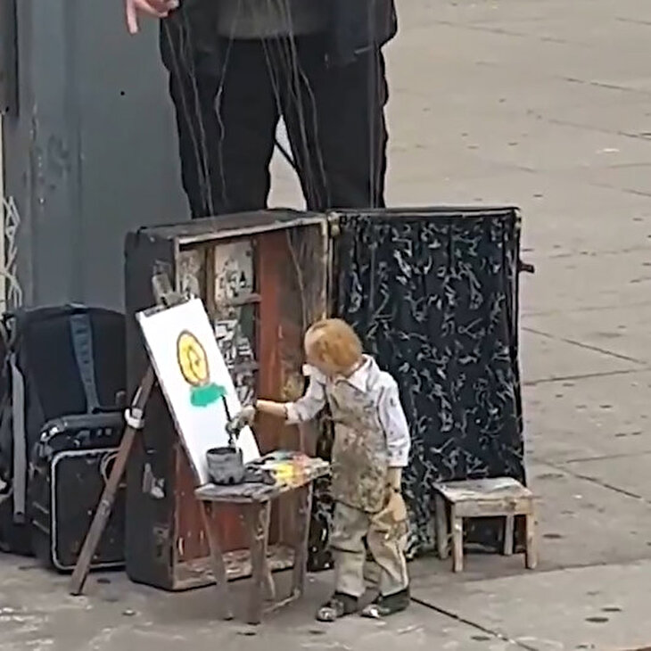Görenlerin bir daha dönüp baktığı muhteşem kukla şov