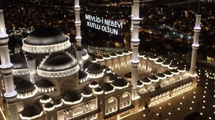 Mevlit Kandili münasebetiyle dolan Çamlıca Camii havadan görüntülendi