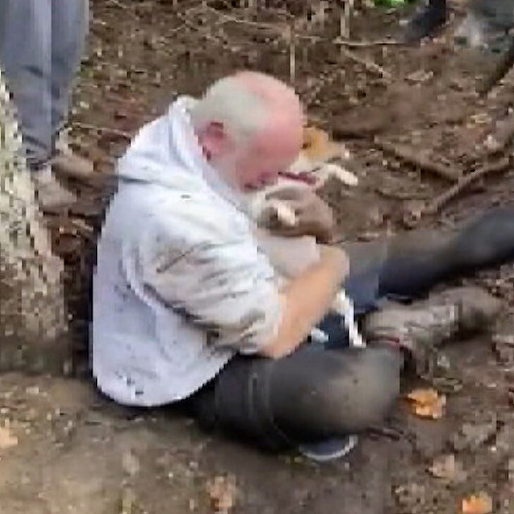 Kaybolan köpeğine kavuşan yaşlı adam gözyaşlarına boğuldu
