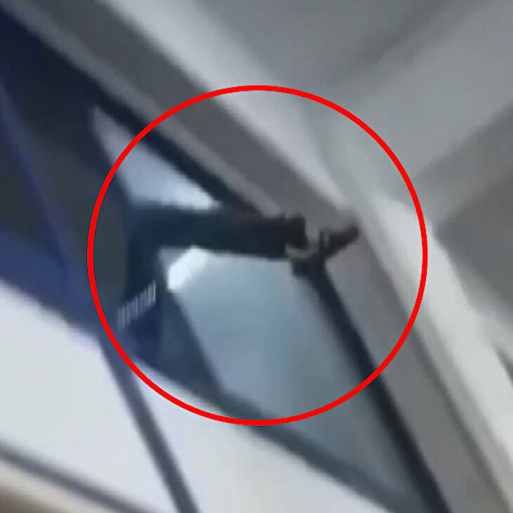 Patron çıldırdı! Yavaş çalışan işçileri hızlandırmak için havaya ateş açtı