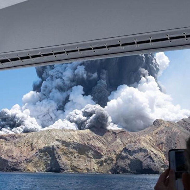 Yeni Zelanda'da Whakaari Yanardağının patladığı anlar kamerada