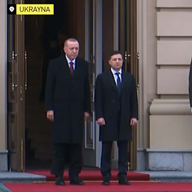 Cumhurbaşkanı Erdoğan Zelenskıy tarafından resmi törenle karşılandı