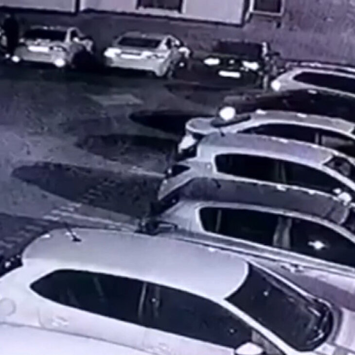 6.8'lik depremde otomobiller beşik gibi sallandı