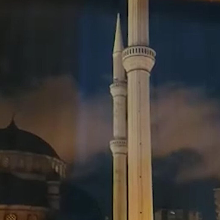 Kayseri'de cami minareleri beşik gibi sallandı