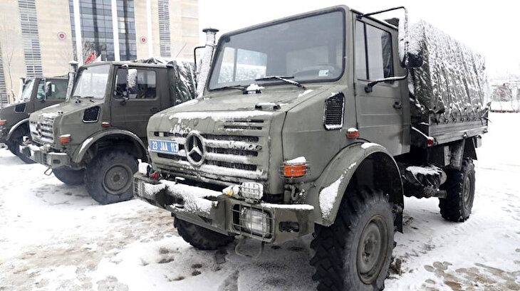 Depremzedelerin imdadına 'Unimog askeri kamyonlar' yetişti