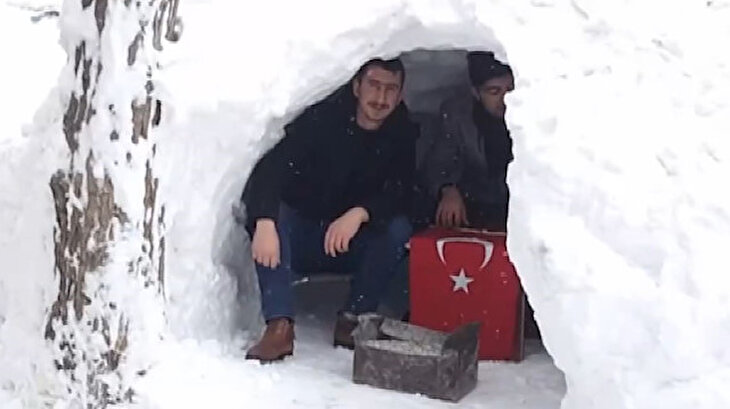 Bitlis'te 'Eskimo' evinde çay keyfi yaptılar