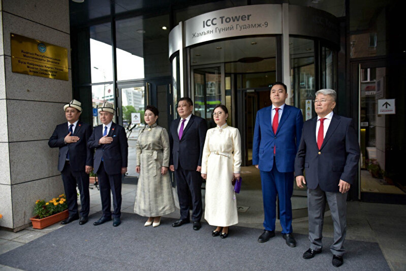 Посольство сша в улан-баторе. Консул монголии в москве. Посольства в улан баторе. Сухбаатар монголия. Консул монголии в улан-удэ.