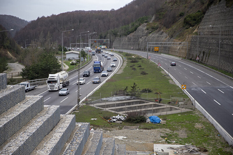 Trafik yoğunluğu, Bolu Dağı'nda bayram tatili trafiği: Yoğunluk giderek artıyor | Bolu Haberleri