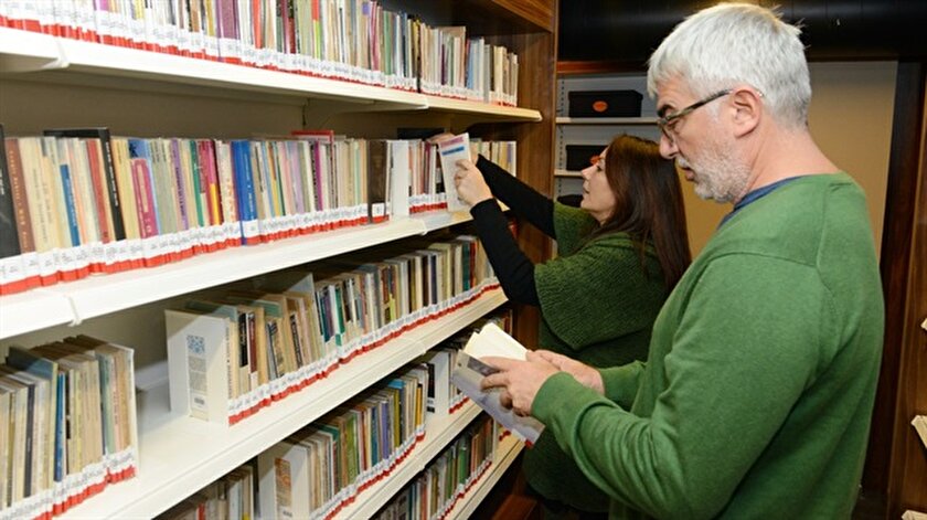 Henuz Vakit Varken Gulum Secme Siirler Nazim Hikmet Ran Kitabi