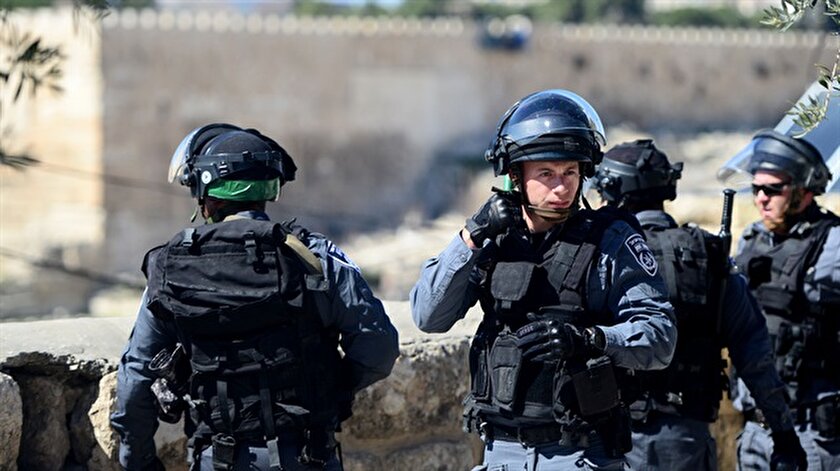 İsrail 2 Filistinli tüccarı gözaltına aldı