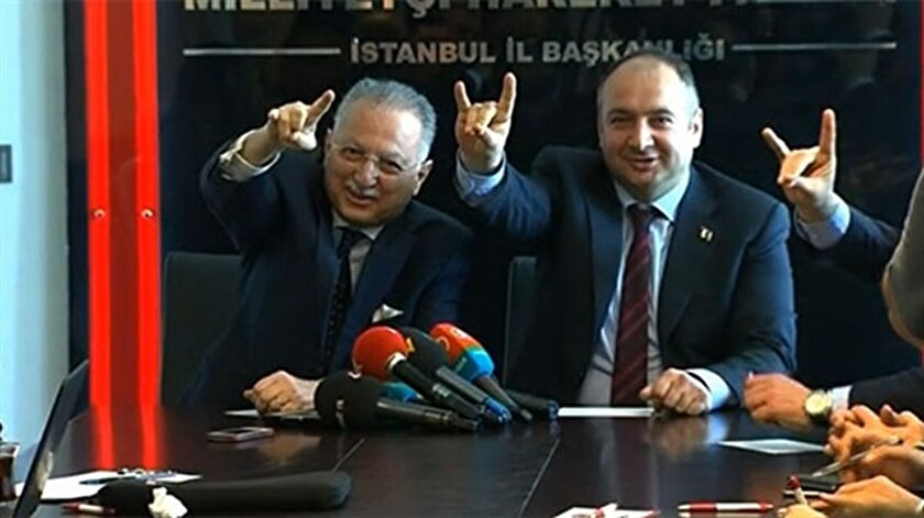 Bozkurt işareti yapamadı