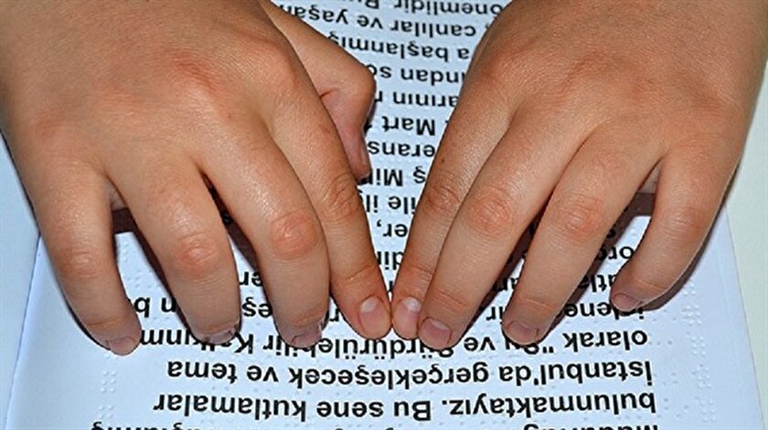 Gorme Engelli Ogrencilere Kitap Okuma Cihazi