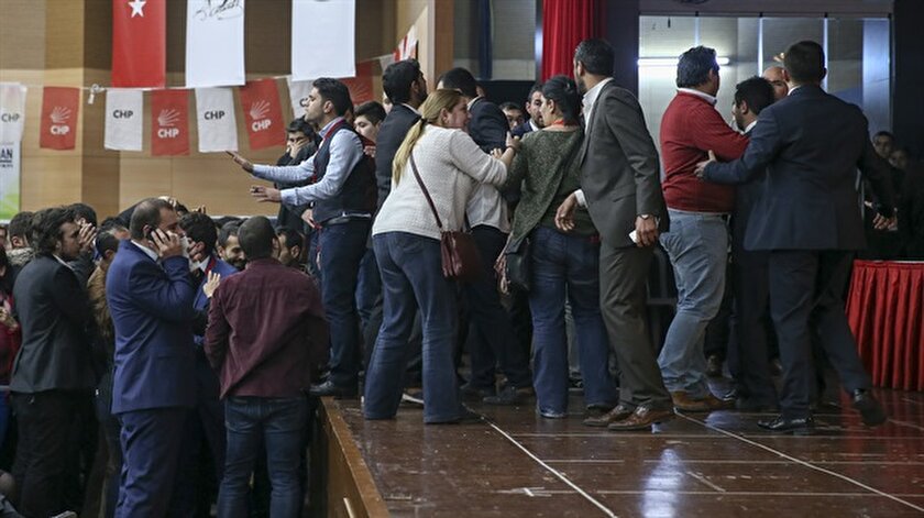 chp genclik kurultayi nda kavga cikti