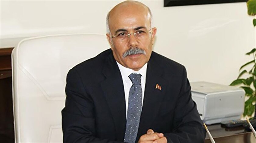 Polisi görünce bilgisayarını camdan attı