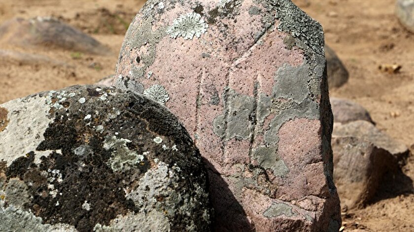 Mezar Taslarinda Kayi Boyu Damgasi