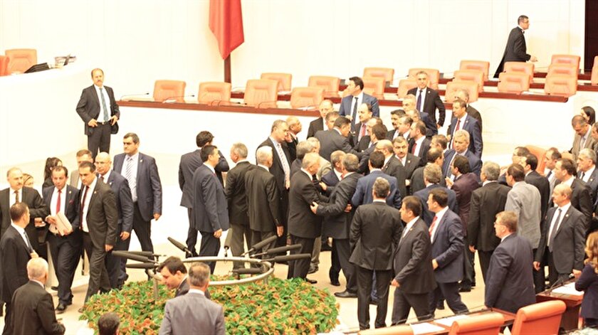 Meclisi karıştıran sözlere ceza