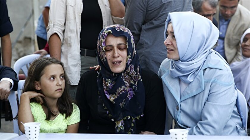 Şehit ailelerine ve gazilere madalya