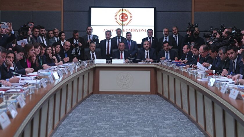 Anayasa teklifi komisyonda kabul edildi