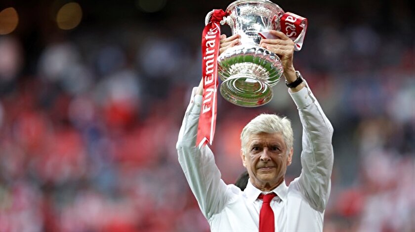Arsenal, Wengerden vazgeçmedi
