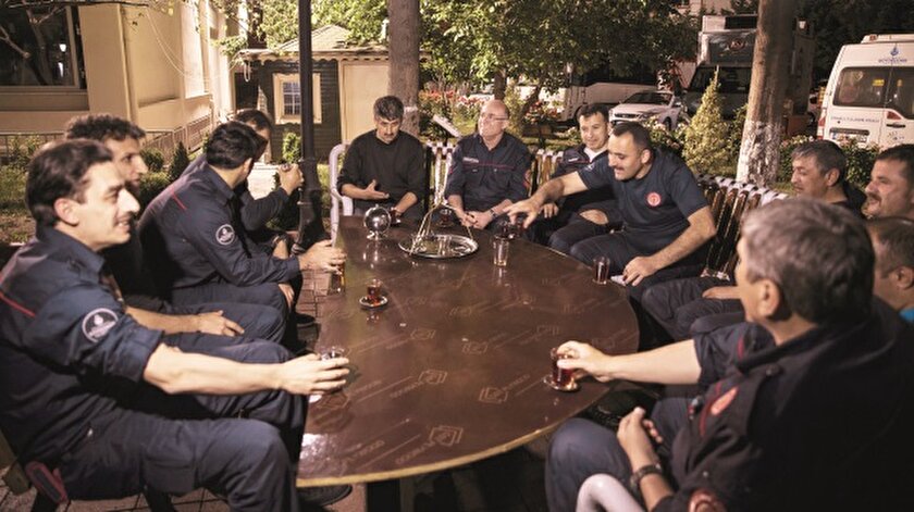 gorev basinda iftar yapiyorlar
