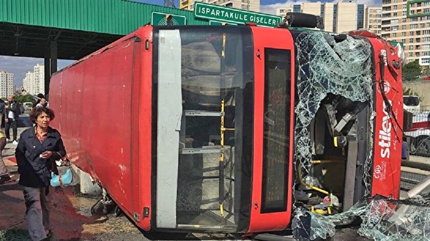 Istanbul Da Otobus Devrildi 15 Yarali