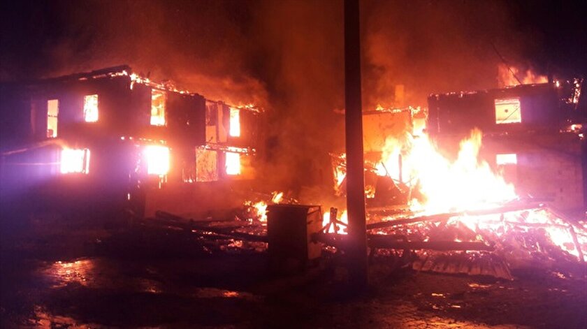 Bolu haber: Bolu Dörtdivanda çıkan yangında 2 ev kül oldu