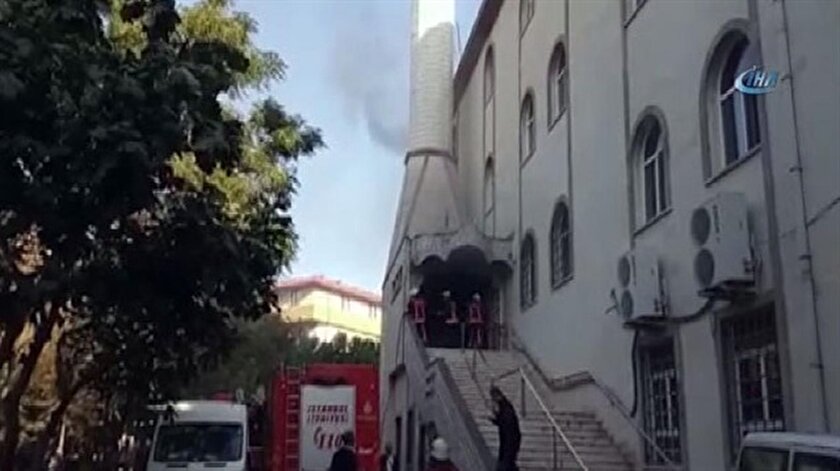 Istanbul Kartal Da Camide Yangin
