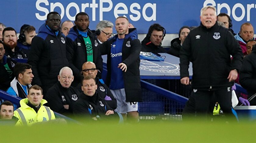 Everton-Liverpool maçında Rooneyden hocasına küfür