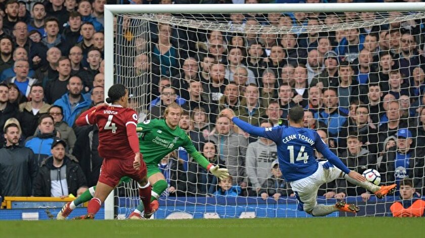 Cenk Tosun gol atamadı ama alkış aldı