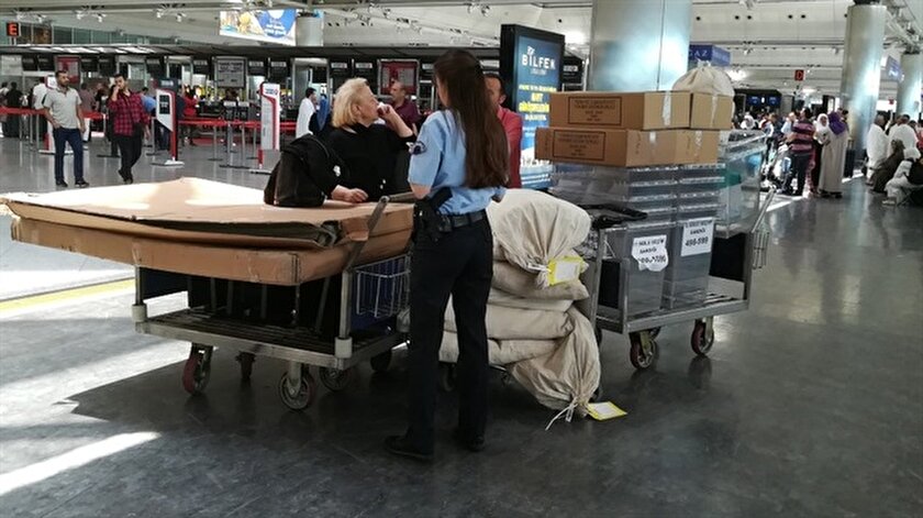 Istanbul Ataturk Havalimani Na Oy Sandiklari Getirildi