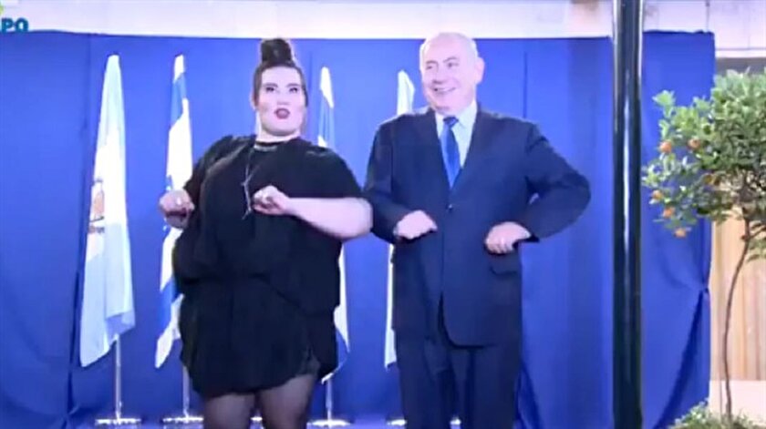 Gazze Deki Katliamdan Hic Utanmadi Netanyahu Tavuk Dansi Yapti