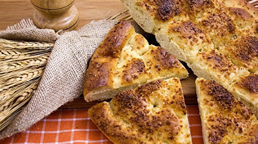 Pide ismi foduladan gelmektedir. Fodula da bir çeşit ekmektir.