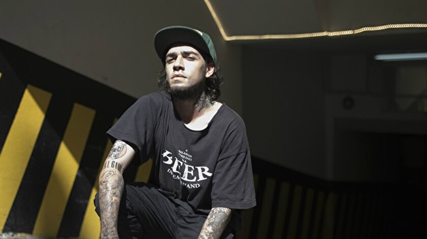 Rap Sarkicisi Ezhel Uyusturucuyu Ozendirdigi Icin Tutuklandi