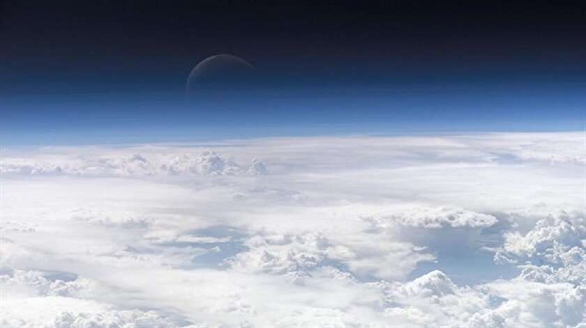 Bilim adamları, atmosferin üst katmanlarından toplanan bu yıldız tozlarının metal ve sülfürlerle bezeli camsı parçacıklardan meydana geldiğini belirtti.
