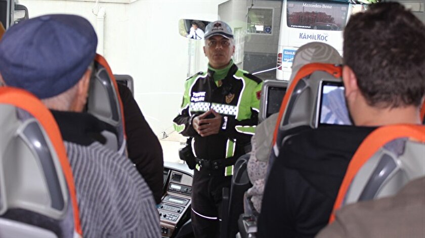 Otobus Yolcularinin Kemer Takmasi Zorunlu