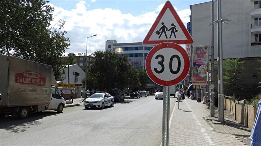 Trafik Cezalari Artiriliyor Okul Gecitlerinde Kurala Uymayanlara 500 Lira Ceza
