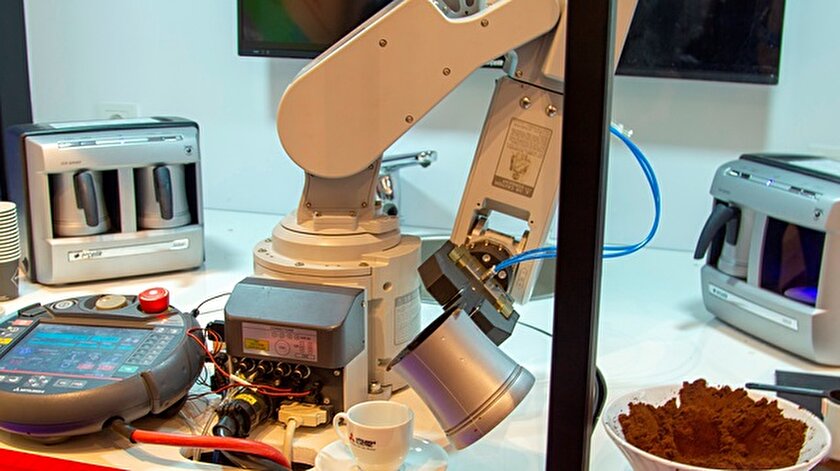 robot teknolojisi turk kahvesine de el atti