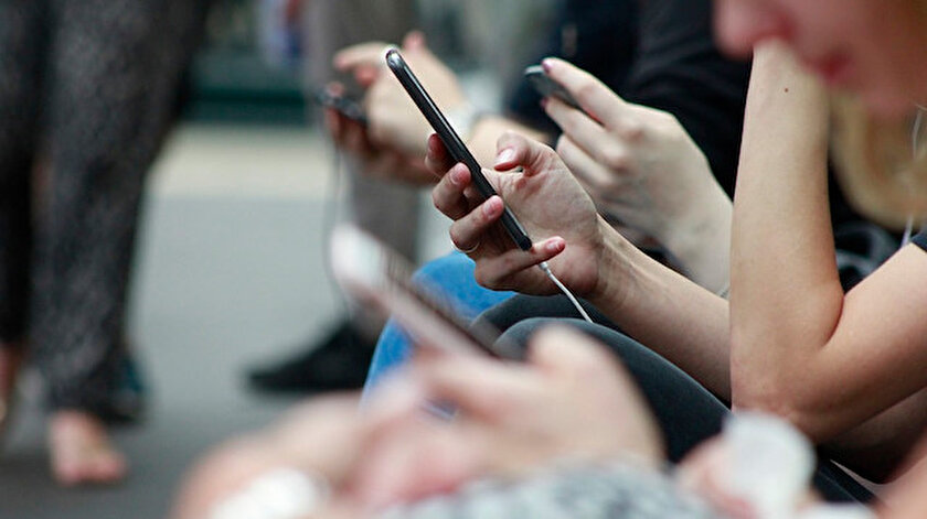 Telefon bağımlılarını bekleyen büyük tehlike.