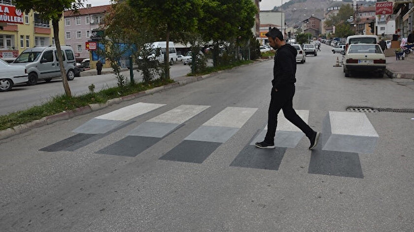 Üç boyutlu yaya geçidi kullanıma açıldı.