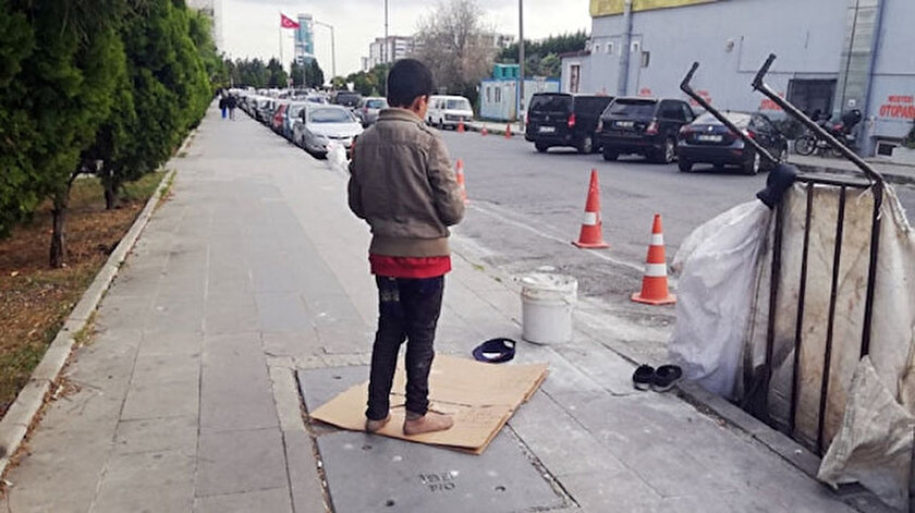 Kagit Toplayan Cocugun Namaz Aski Duygulandirdi