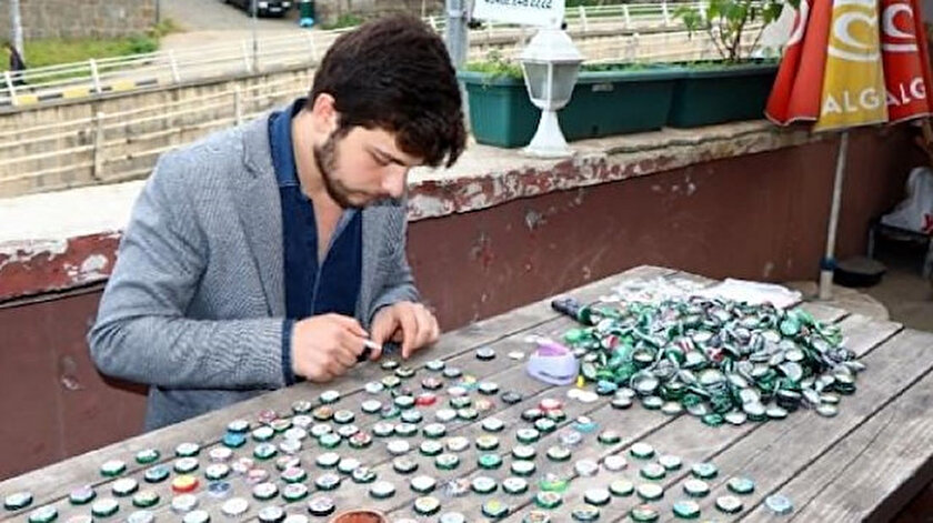 Gazoz Kapaklarindan Sus Yapip Burs Veriyor