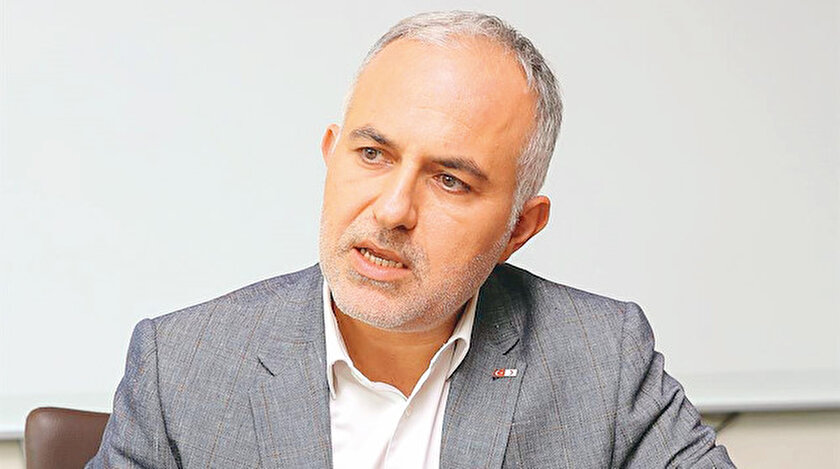 Aile yaşantısı hakkında konuşan Dr. Kerem Kınık, milyonlarca mazlumun yükünün sırtında olduğunu belirtti. İş yoğunluğundan ailesini bile görmeye fırsatı olmadığını belirten Kınık, “35 gün önce doğan torunum Hatice Leyla’yı daha göremedim” dedi.
