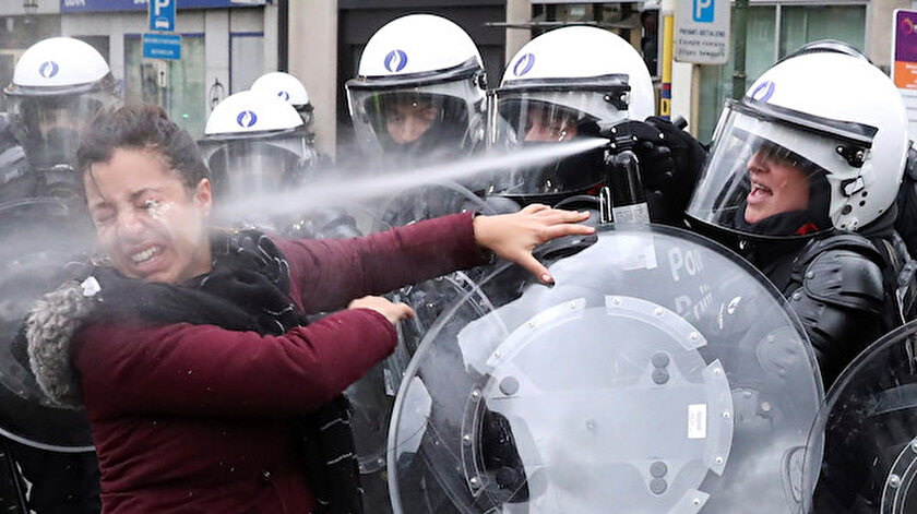 Bruksel Polisi Gostericilere Tazyikli Su Ve Biber Gazi Sikti