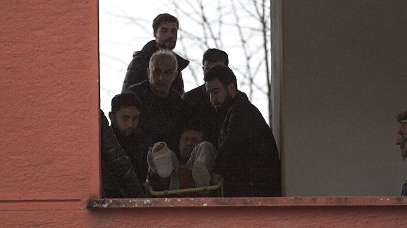 Rize Emniyet Müdürü'nü şehit eden zanlı, mahkemeye sedyeyle getirildi.