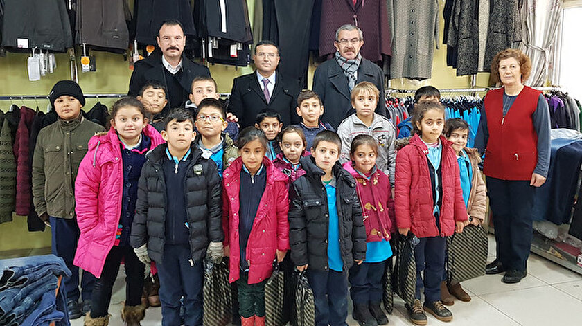Arabulucu kararının ardından ihtiyaç sahipleri çocuklara mont ve ayakkabı alındı.